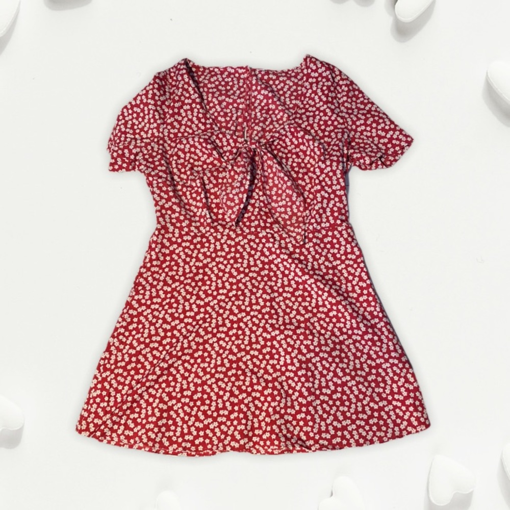 😍BOGO Tie front ditsy floral dress